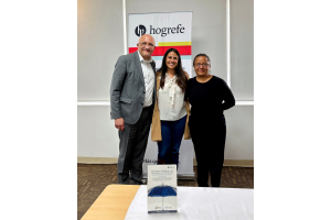 Presentación de libro, iniciativa para grupo de personas vulnerable, libro gratuito 